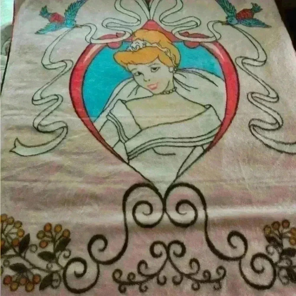 Beautiful Vintage Disney Cinderella Queen Size Plush Blanket Cozy Warm Nostalgia - Picture 2 of 5